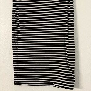 H&M Black and White Striped Pencil Skirt. Has stretch .